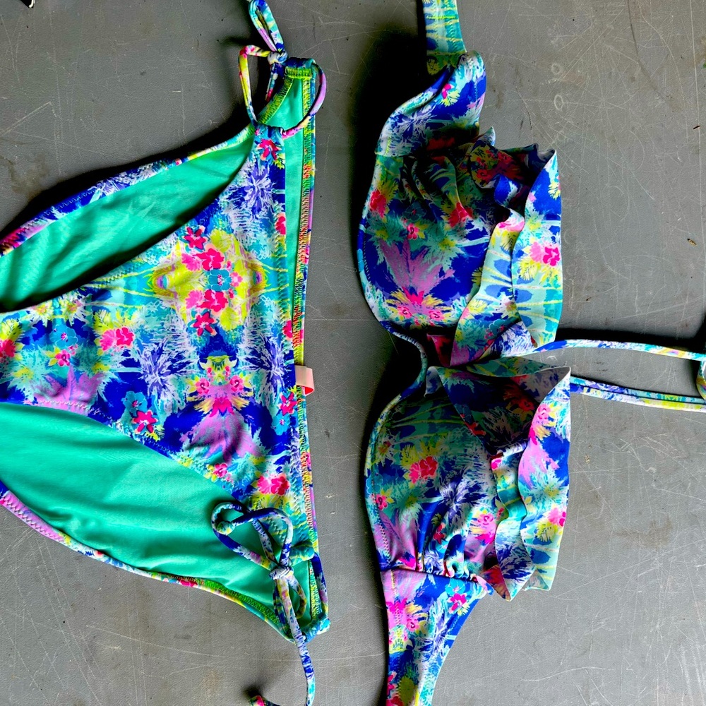 Victoria’s Secret Bikini 34D top, large bottom